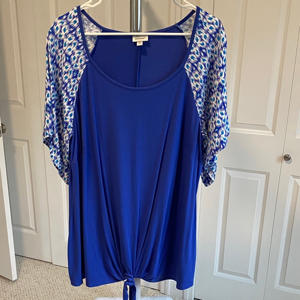 Avenue Blue and White Patterned Blouse